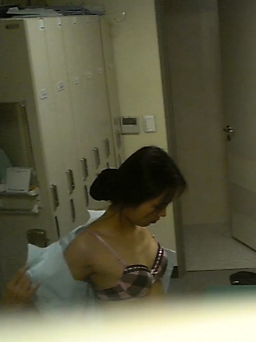 Asian Nurse Hidden Cam Porn - Hidden camera of a female nurse changing room in a Korean hospital[7/8] -  Stingy cat